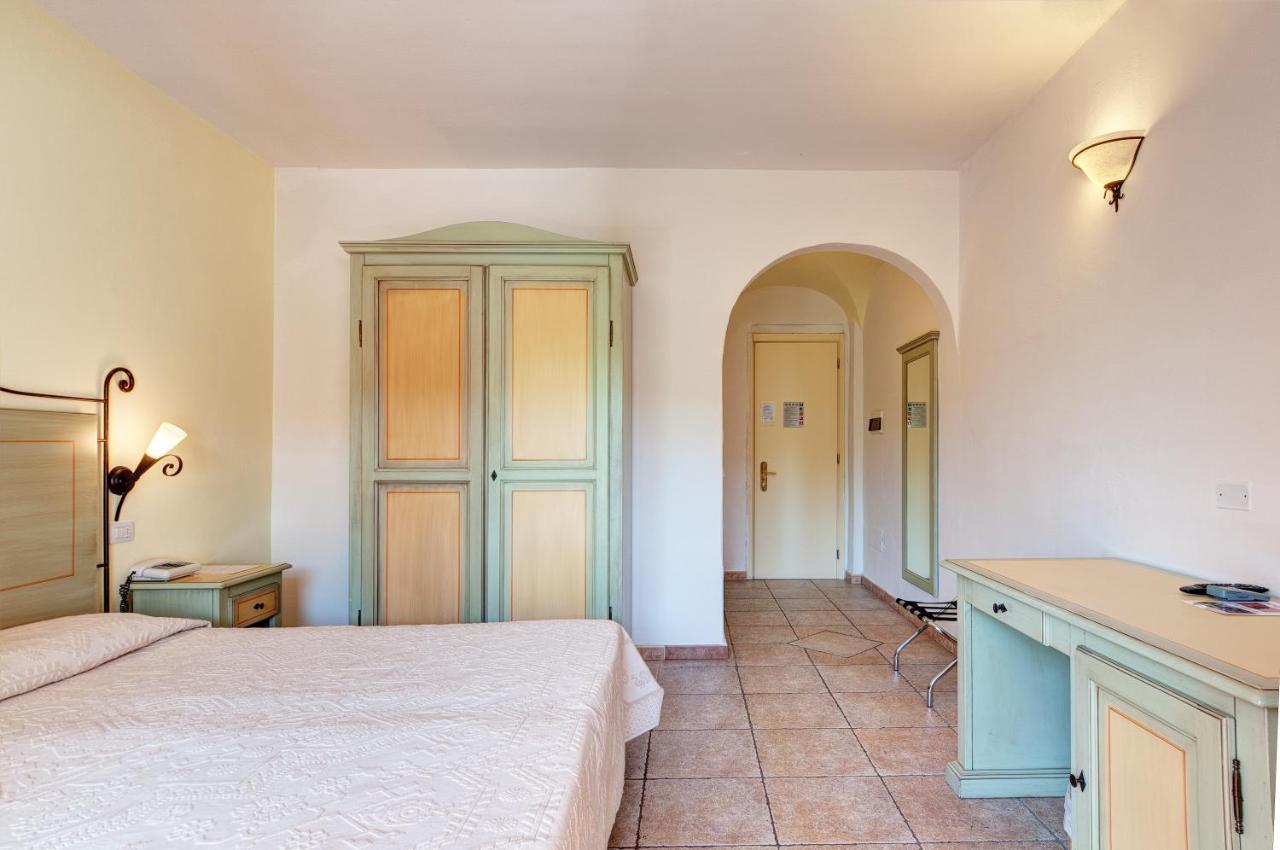 Hotel Li Graniti Baia Sardinia Exteriér fotografie