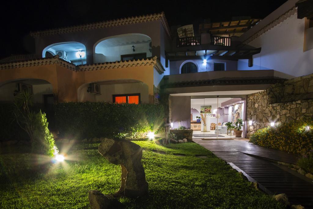 Hotel Li Graniti Baia Sardinia Exteriér fotografie