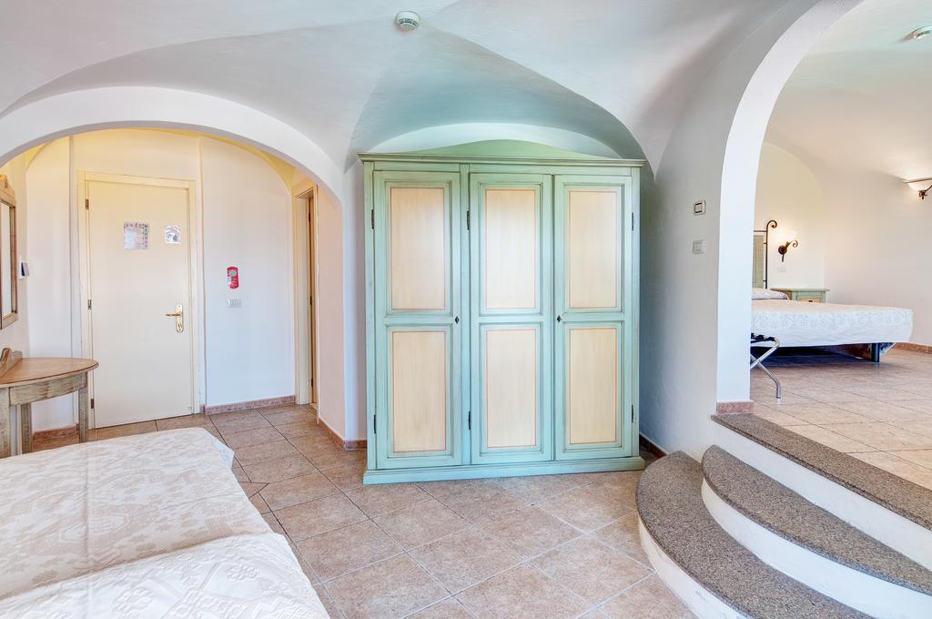 Hotel Li Graniti Baia Sardinia Exteriér fotografie