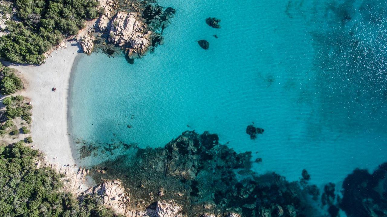Hotel Li Graniti Baia Sardinia Exteriér fotografie