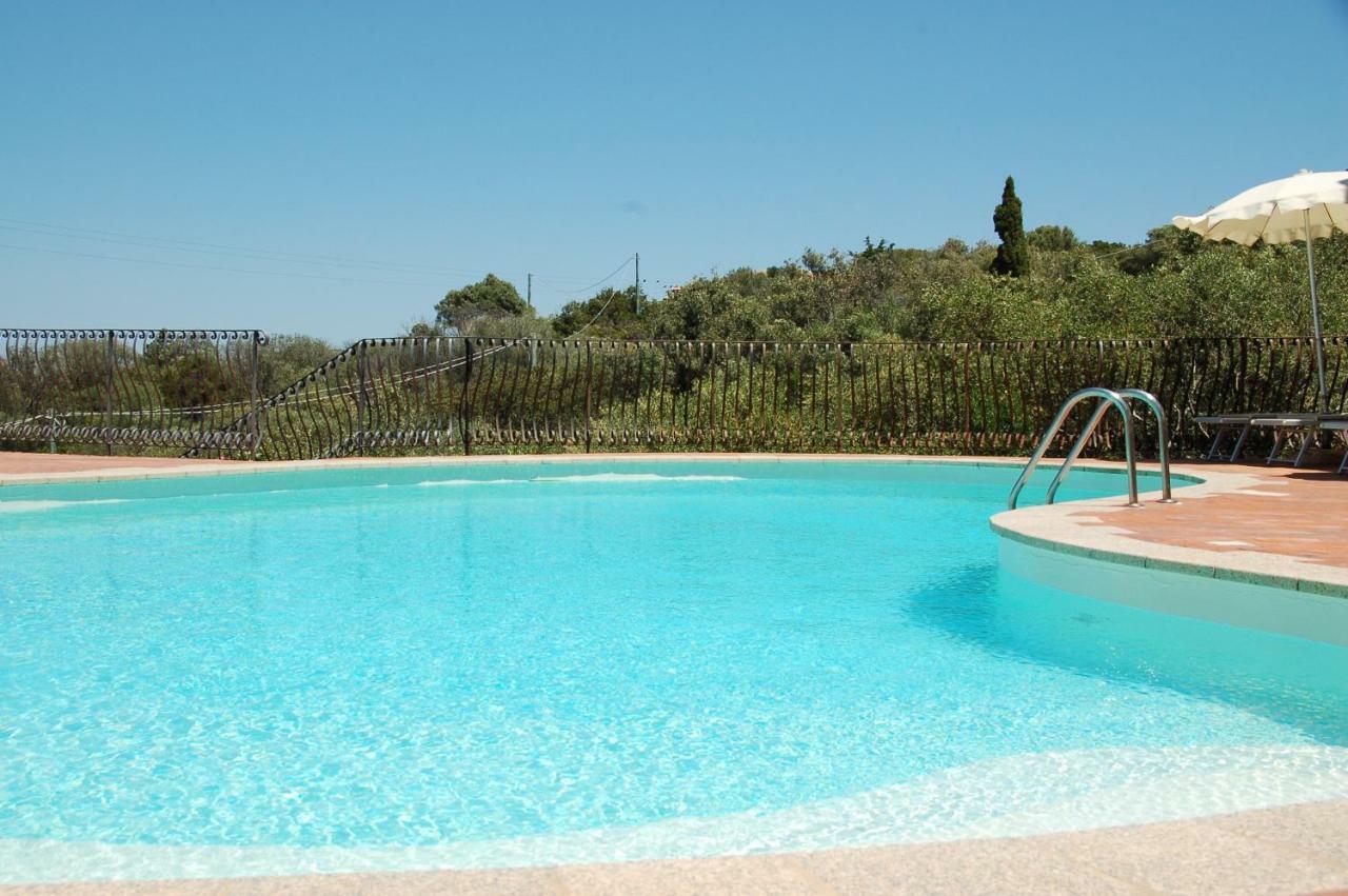 Hotel Li Graniti Baia Sardinia Exteriér fotografie