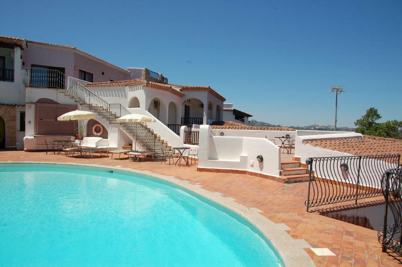 Hotel Li Graniti Baia Sardinia Exteriér fotografie